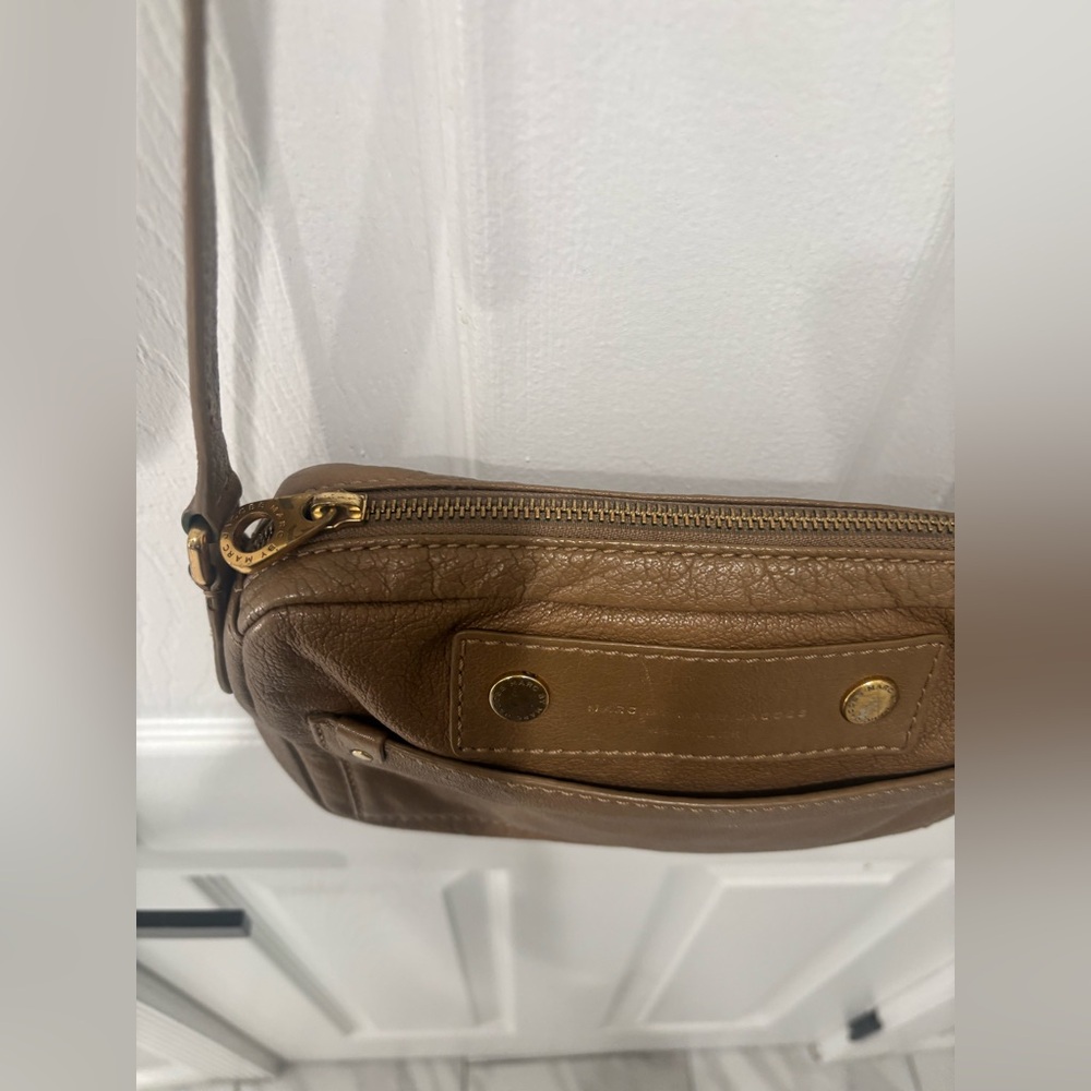 Marc by Marc Jacob's Preppy Taupe leather traveler swing crossbody bag WOMEN'S - Picture 4 of 16